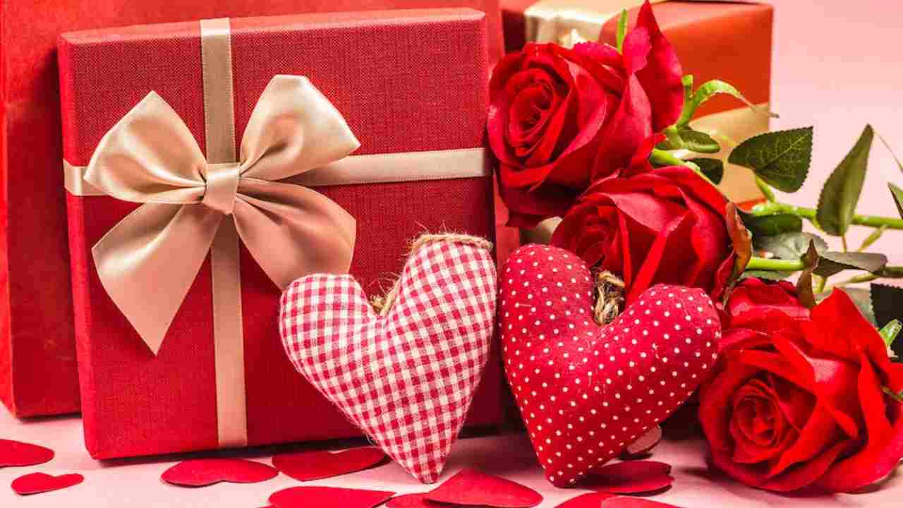 Valentine Day Gifts Under 1000